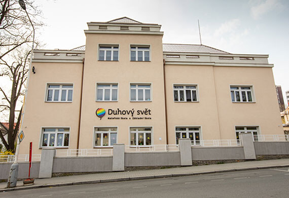 budova areálu školy